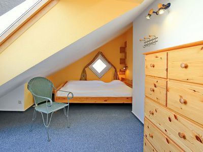 2.Schlafzimmer mit Kommode