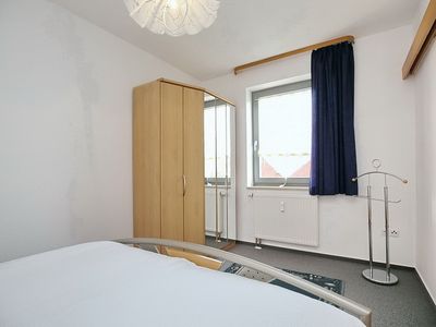 Schlafzimmer mit Kleiderschrank