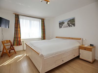 Schlafzimmer mit Doppelbett