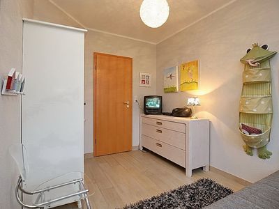 1. Schlafzimmer mit Schrank