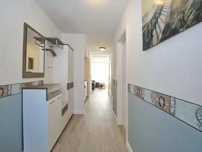 Eingangsbereich mit Blick zum Wohnzimmer