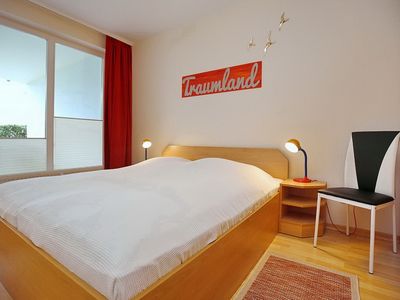 Schlafzimmer mit Doppelbett