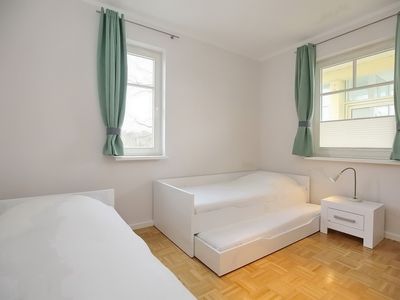 2. Schlafzimmer mit Einzelbetten und Ausziehbett