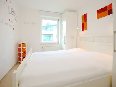 erstes Schlafzimmer mit Doppelbett