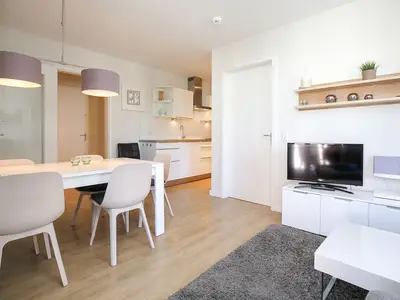 Wohnzimmer mit Blick zur Küche