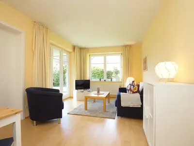 Blick in den hellen Wohnbereich