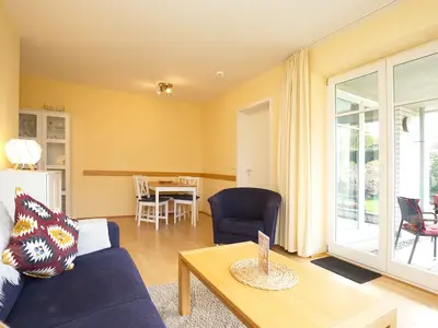Wohnbereich mit Blick zur Terrasse