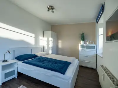 erstes Schlafzimmer mit Doppelbett