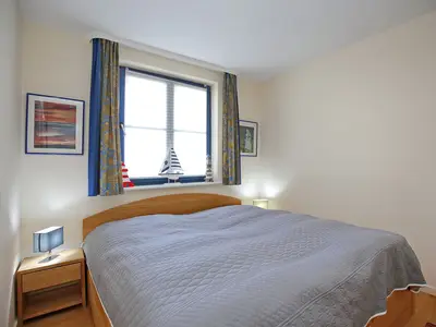 Schlafzimmer mit Doppelbett