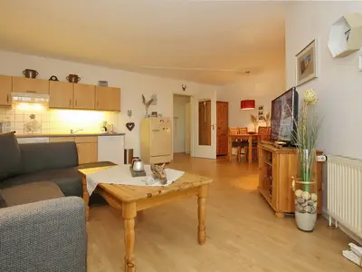 Wohnbereich mit Blick zur Küche