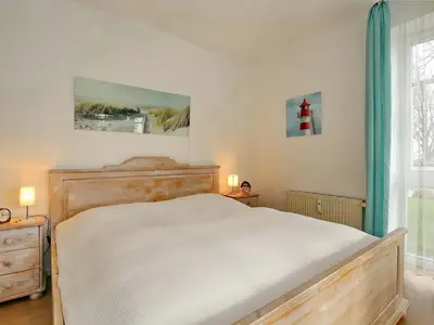 Schlafzimmer mit Doppelbett