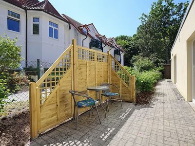 Terrasse mit Wohnzimmerfenster