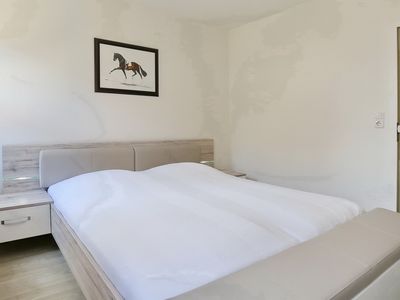 Schlafzimmer mit Doppelbett