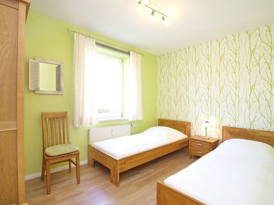 zweites Schlafzimmer mit Einzelbetten