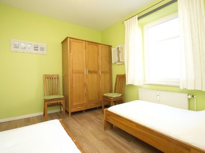 Kleiderschrank im zweiten Schlafzimmer