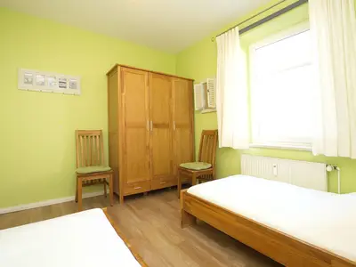 Kleiderschrank im zweiten Schlafzimmer