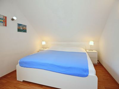 erstes Schlafzimmer mit Doppelbett