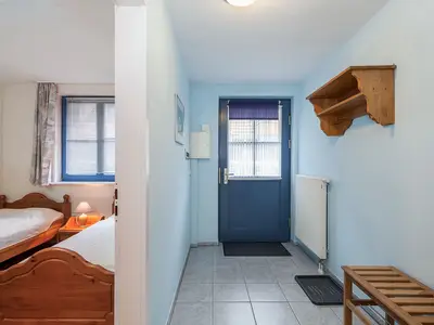Eingangsbereich mit Blick ins Schlafzimmer