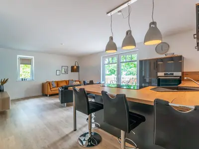 Küche mit Blick auf Wohnzimmer