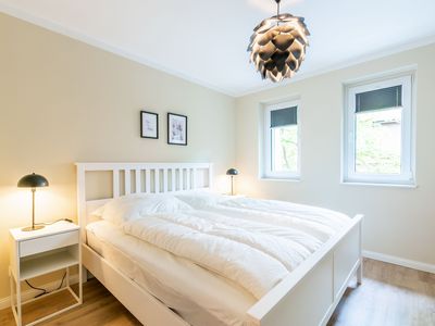 erstes Schlafzimmer mit Doppelbett