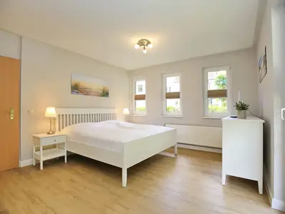 2. Schlafzimmer mit Doppelbett