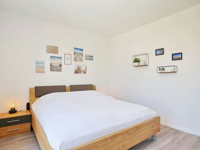 erstes Schlafzimmer mit Doppelbett