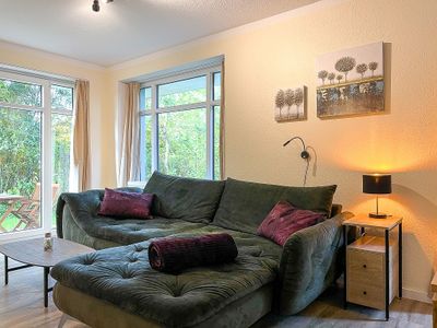 Wohnzimmer mit Blick zur Sofaecke