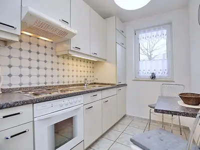 Küche mit Backofen