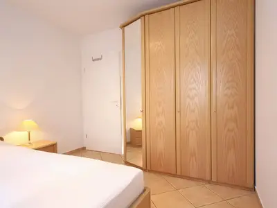 Kleiderschrank im Schlafzimmer