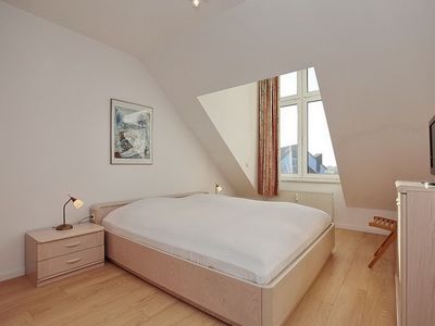 erstes Schlafzimmer mit Doppelbett