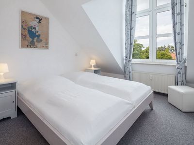 erstes Schlafzimmer mit Doppelbett