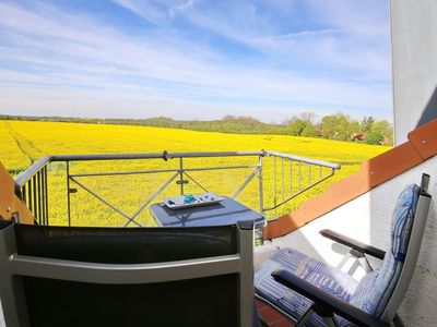 Balkon mit Gartenmöbeln