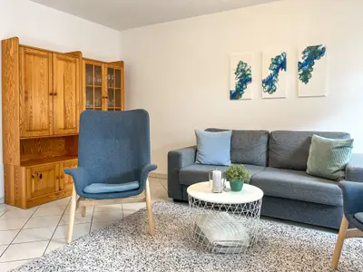 Wohnzimmer mit Sessel