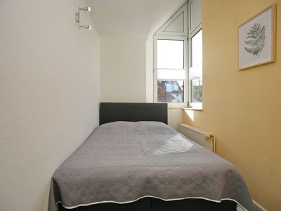 erstes Schlafzimmer mit Doppelbett