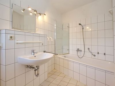 Badezimmer mit Badewanne