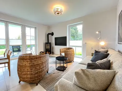 mit Blick ins Wohnzimmer