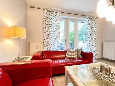 Wohnzimmer mit Blick zum Sofa