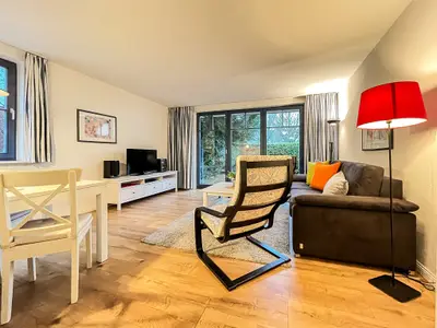 Wohnzimmer mit Blick aus der Küchenecke