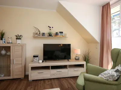 Wohnzimmer mit Blick zum TV