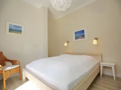 Schlafzimmer mit Doppelbett