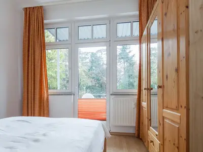 Schlafzimmer mit Doppelbett