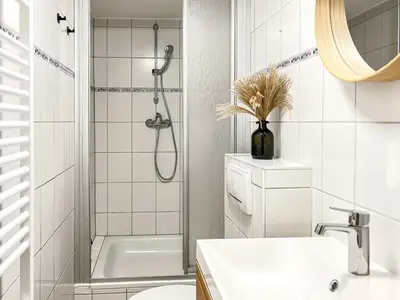 Badezimmer mit Dusche und WC