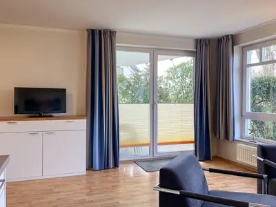 Wohnzimmer mit Zugang zur Terrasse