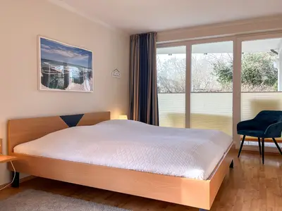 Schlafzimmer mit Doppelbett
