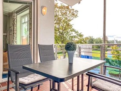 1. Balkon mit Zugang vom Wohnbereich