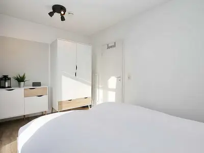 Schlafzimmer mit Kommode Kleiderschrank
