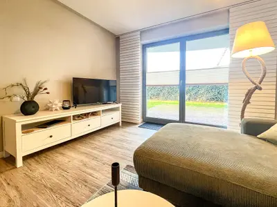 Wohnzimmer mit Blick zum TV