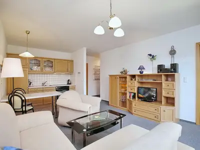 Wohnzimmer mit Schrank
