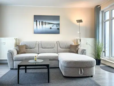 Wohnzimmer mit Sofa