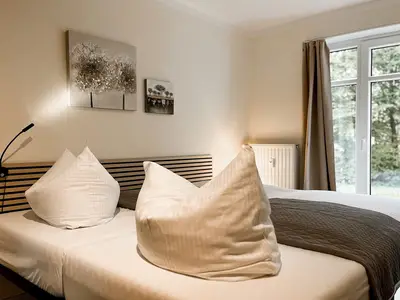 Schlafzimmer mit Doppelbett